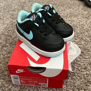 Toddler dunks